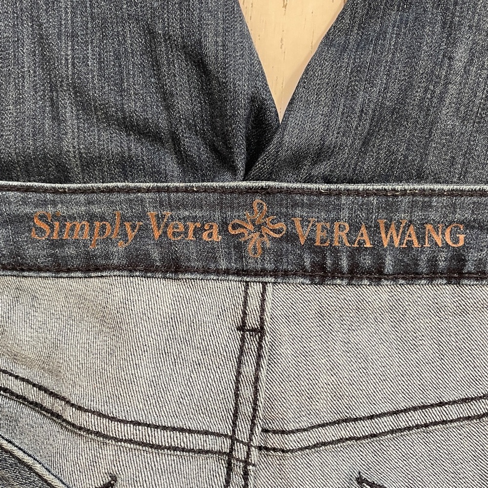 Simply Vera Vera Wang Roll Cuff Denim Capri Jeans, size 12 - Picture 2 of 16